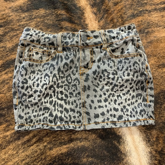 Rue21 Dresses & Skirts - Rue 21 size 1/2 gray and cheetah print jean mini skirt